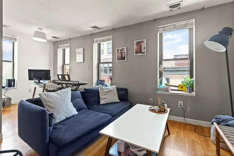 $3,300 | 5 Grove Street, Unit 7, Boston, MA 02114