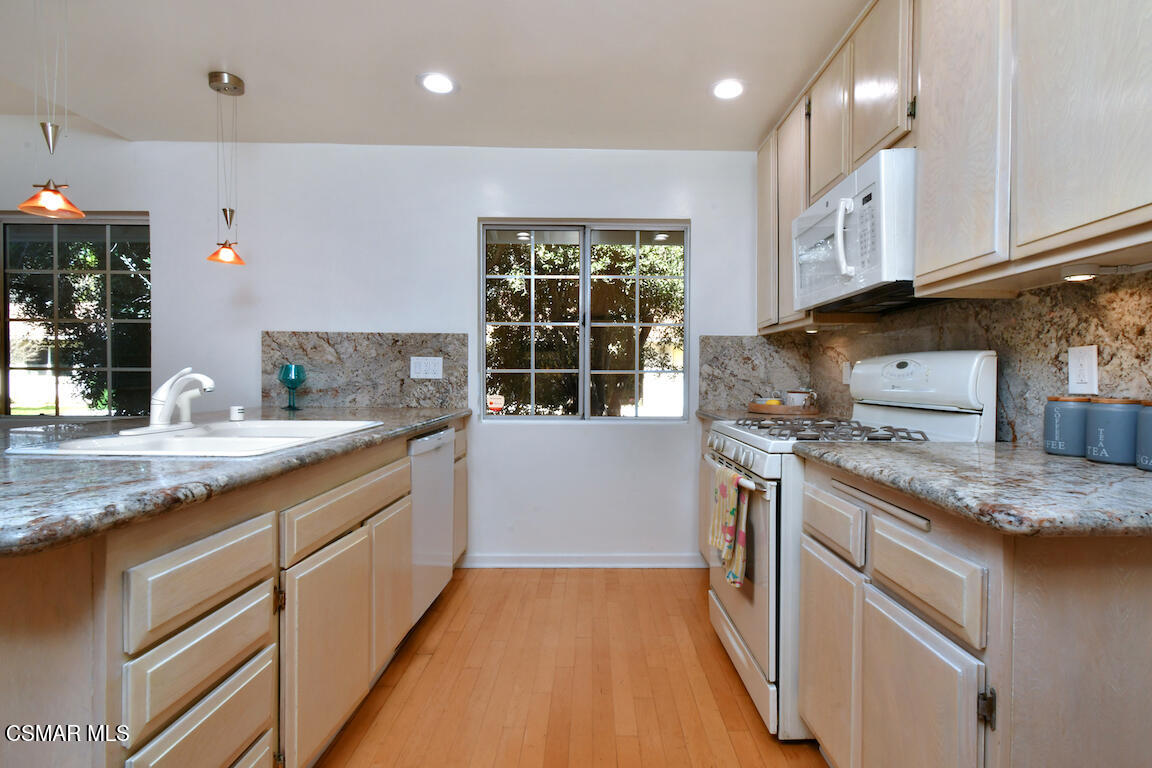 5342 Lewis Road Agoura Hills, CA 91301 - Photo 15 of 80 Kitchen