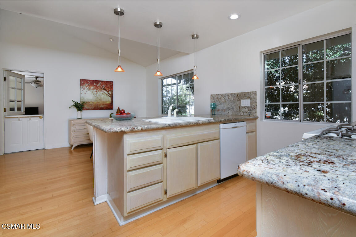 5342 Lewis Road Agoura Hills, CA 91301 - Photo 16 of 80 Kitchen / dining room