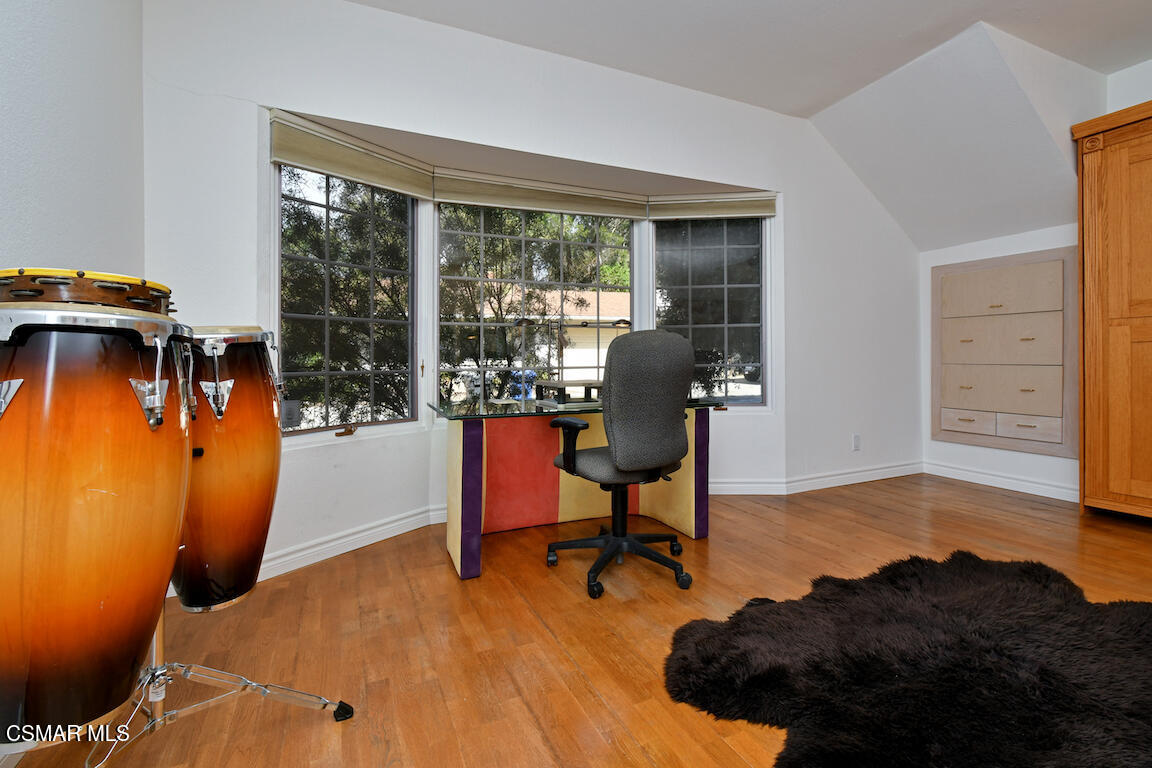 5342 Lewis Road Agoura Hills, CA 91301 - Photo 29 of 80 Family room