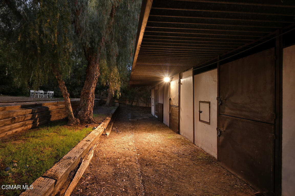 5342 Lewis Road Agoura Hills, CA 91301 - Photo 54 of 80 Barn