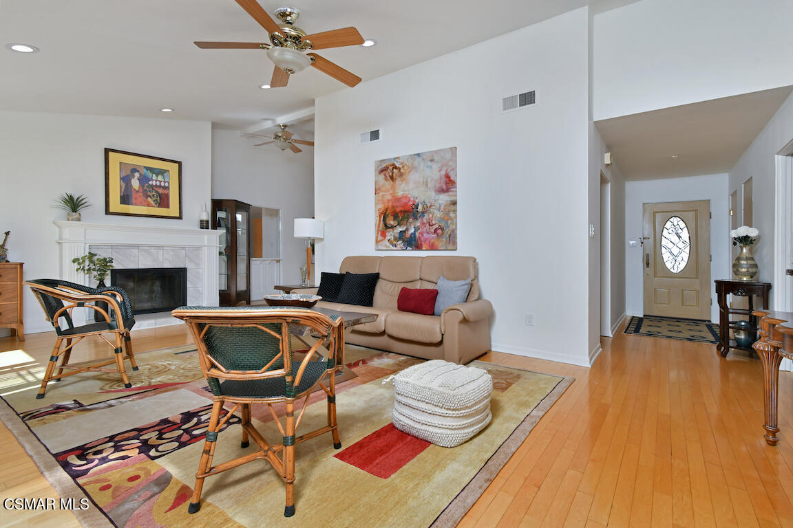 5342 Lewis Road Agoura Hills, CA 91301 - Photo 7 of 80 Living room