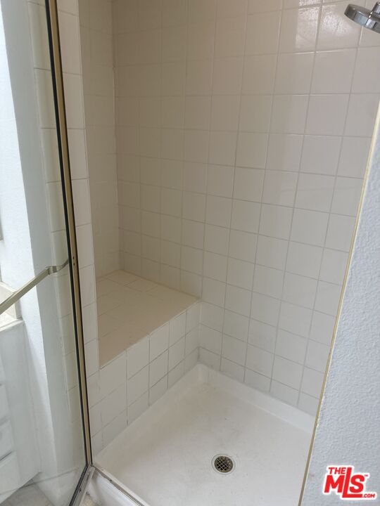 2122 Century Park Lane, Unit 312 Los Angeles, CA 90067 - Photo 25 of 44 a bathroom with a bathtub
