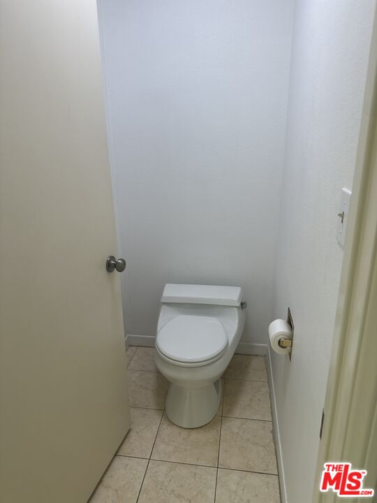 2122 Century Park Lane, Unit 312 Los Angeles, CA 90067 - Photo 26 of 44 a bathroom with a toilet