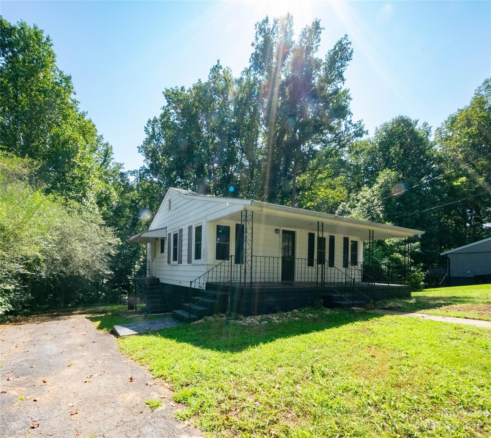 158 Wisconsin Avenue Elkin, NC 28621 - Photo 2 of 14