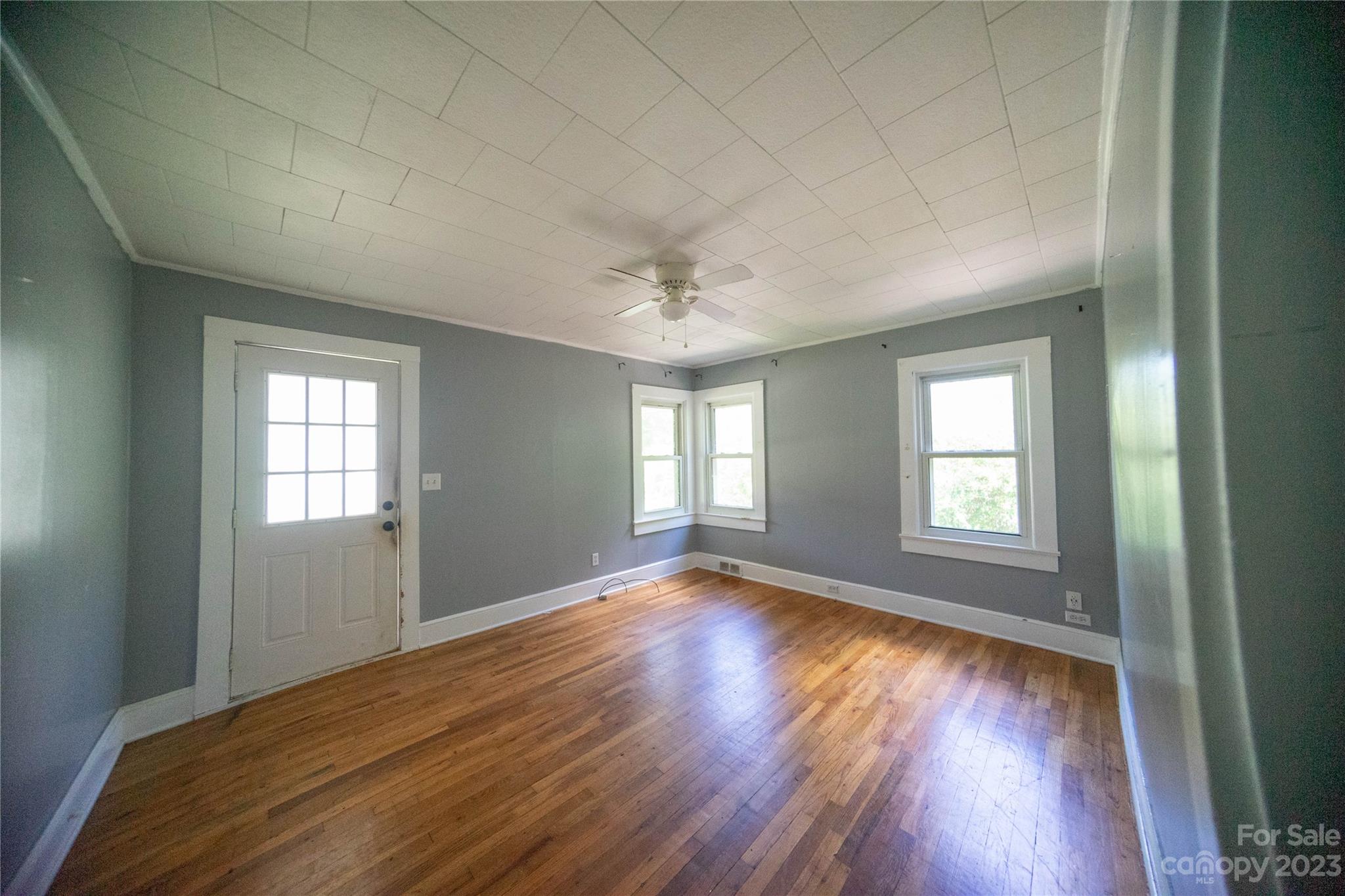 158 Wisconsin Avenue Elkin, NC 28621 - Photo 4 of 14