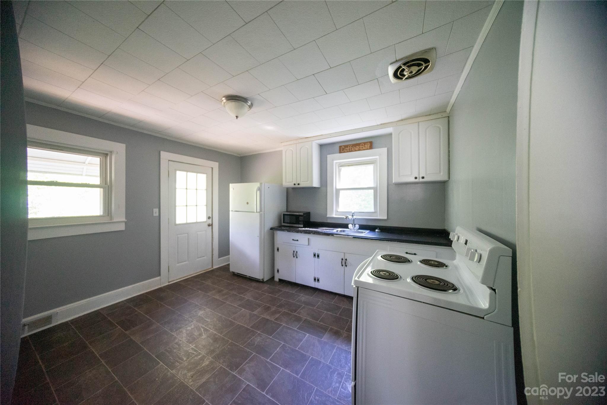 158 Wisconsin Avenue Elkin, NC 28621 - Photo 5 of 14