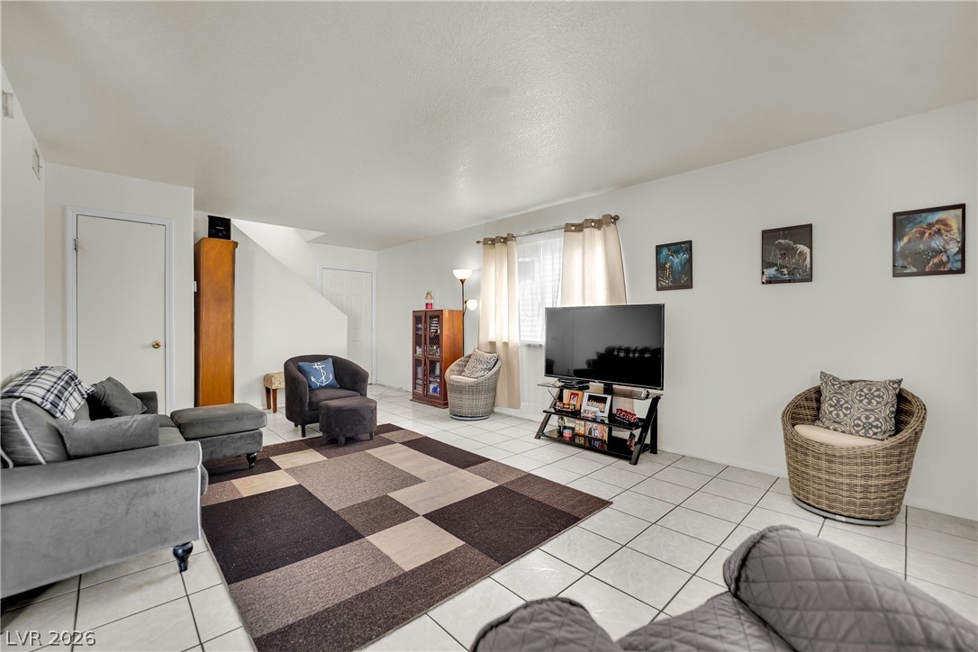 8057 Cimarron Ridge Drive Las Vegas, NV 89128 - Photo 7 of 28