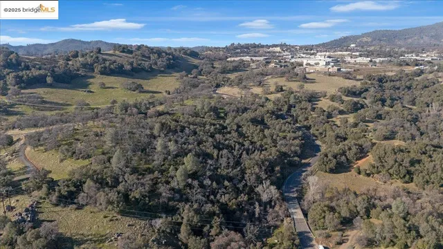 a view of a dry yard