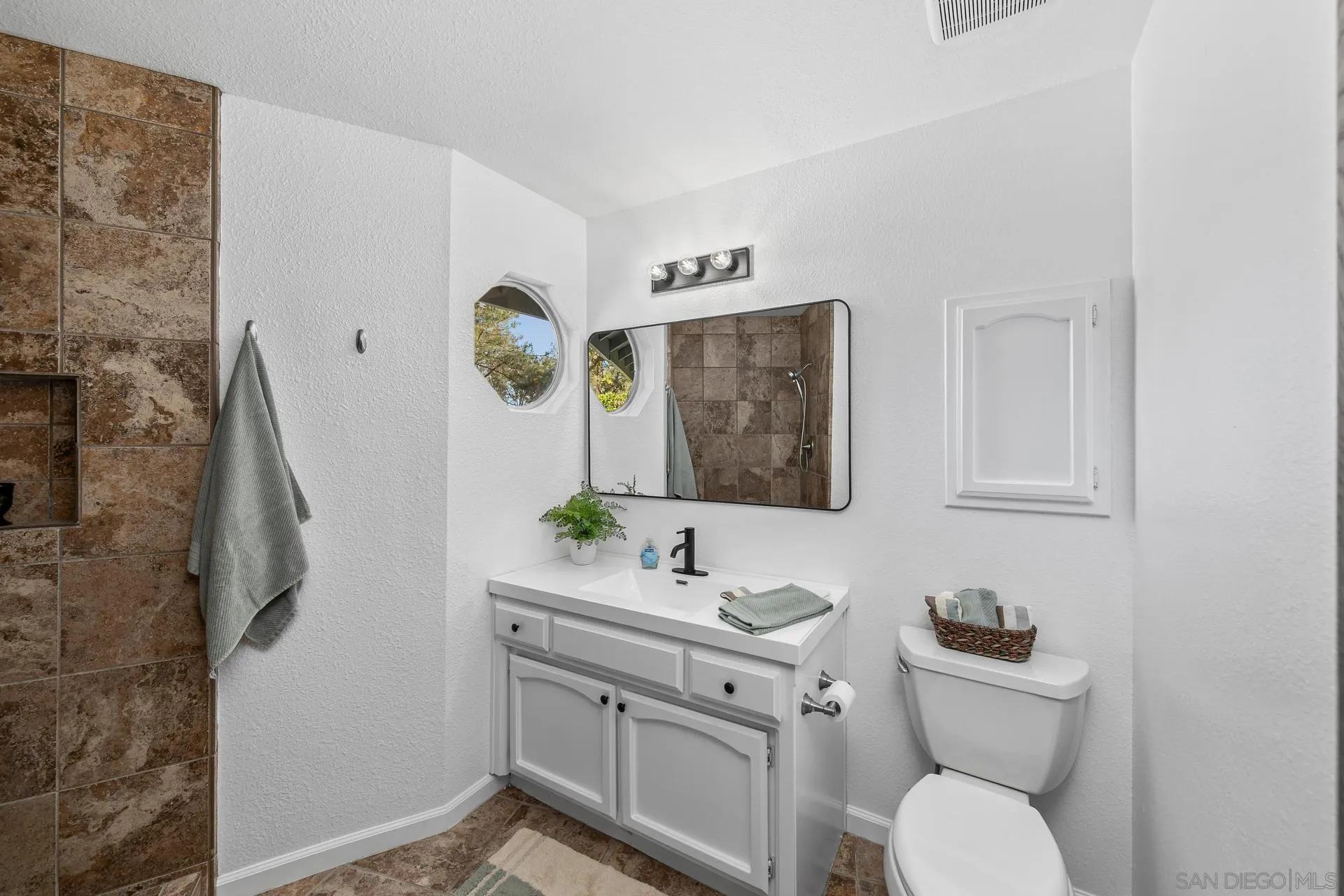 539 Steffy Road Ramona, CA 92065 - Photo 30 of 60 a bathroom with a toilet a sink and mirror