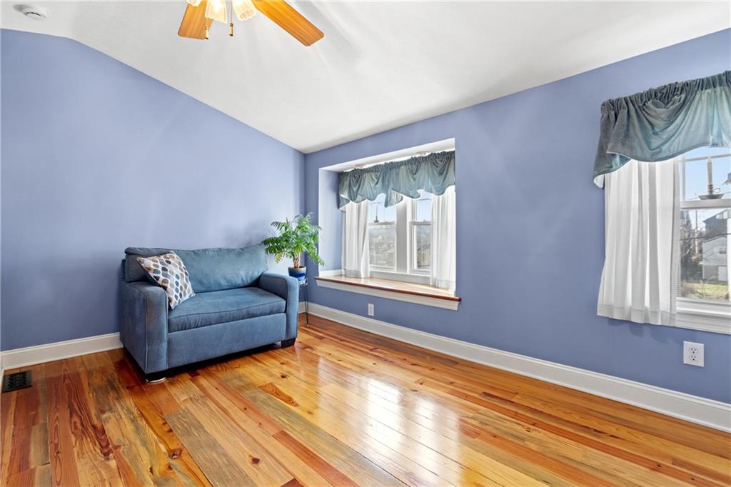 301 Kramer Way Pittsburgh, PA 15211 - Photo 24 of 32 a living room with furniture and a window
