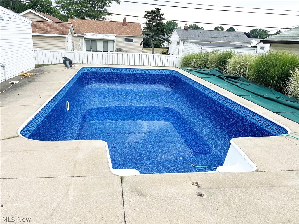 1748 Roselawn Road Cleveland, OH 44124 - Photo 25 of 28 Brand New Pool Liner!