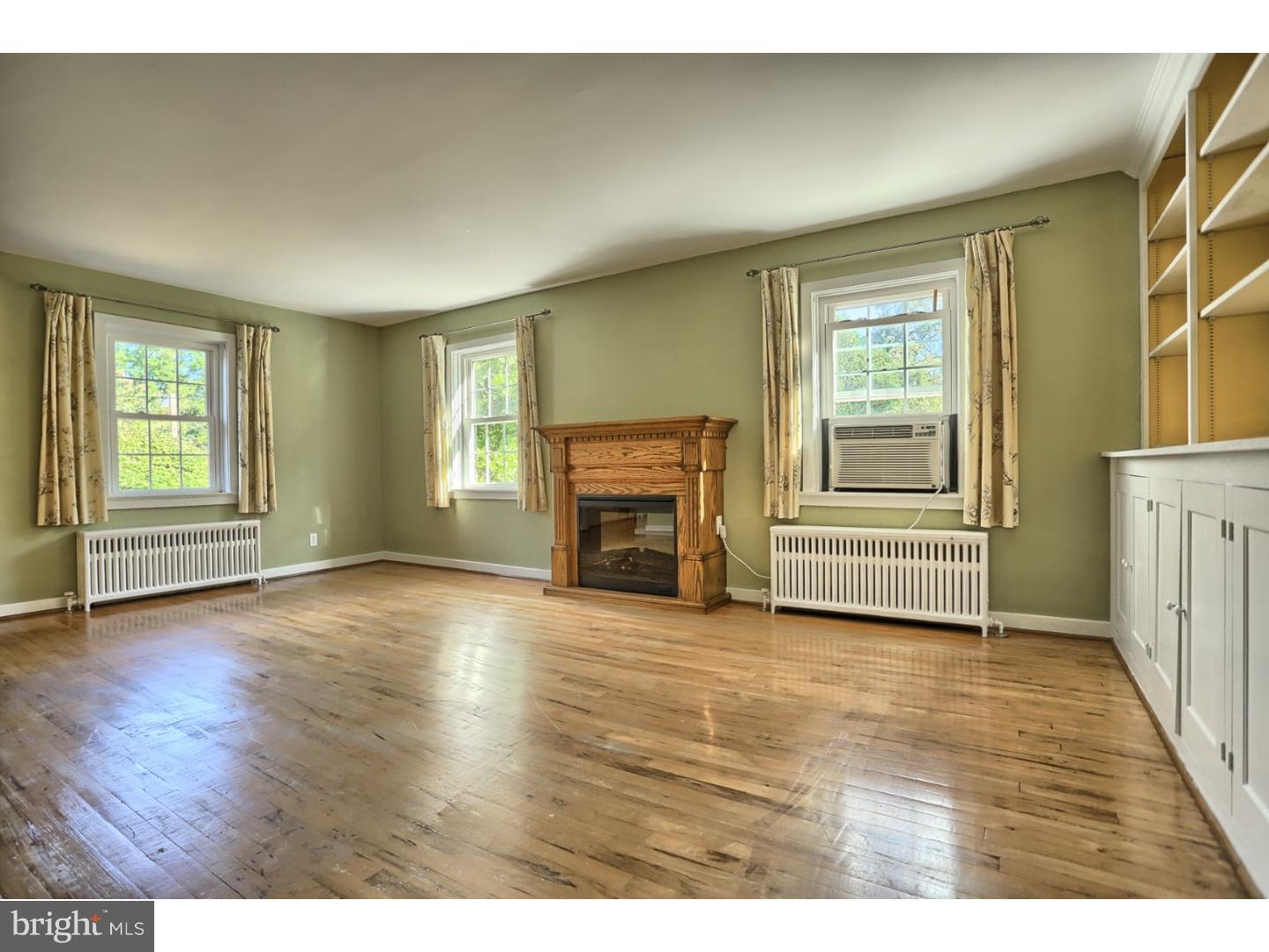 102 Upper Fricks Lock Road Pottstown, PA 19465 - Photo 5 of 25 Gallery Image 5