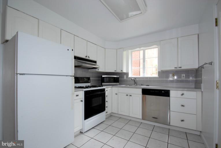 1316 Leegate Road Northwest Washington, DC 20012 - Photo 11 of 26 Kitchen