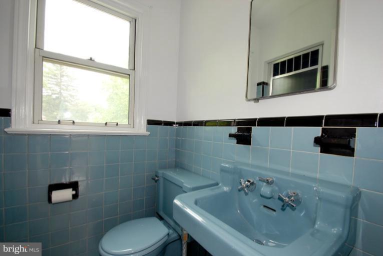 1316 Leegate Road Northwest Washington, DC 20012 - Photo 12 of 26 Master Bath