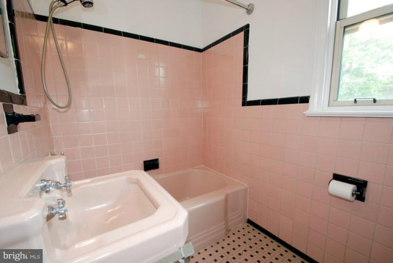 1316 Leegate Road Northwest Washington, DC 20012 - Photo 21 of 26 Upstairs Hall Bath
