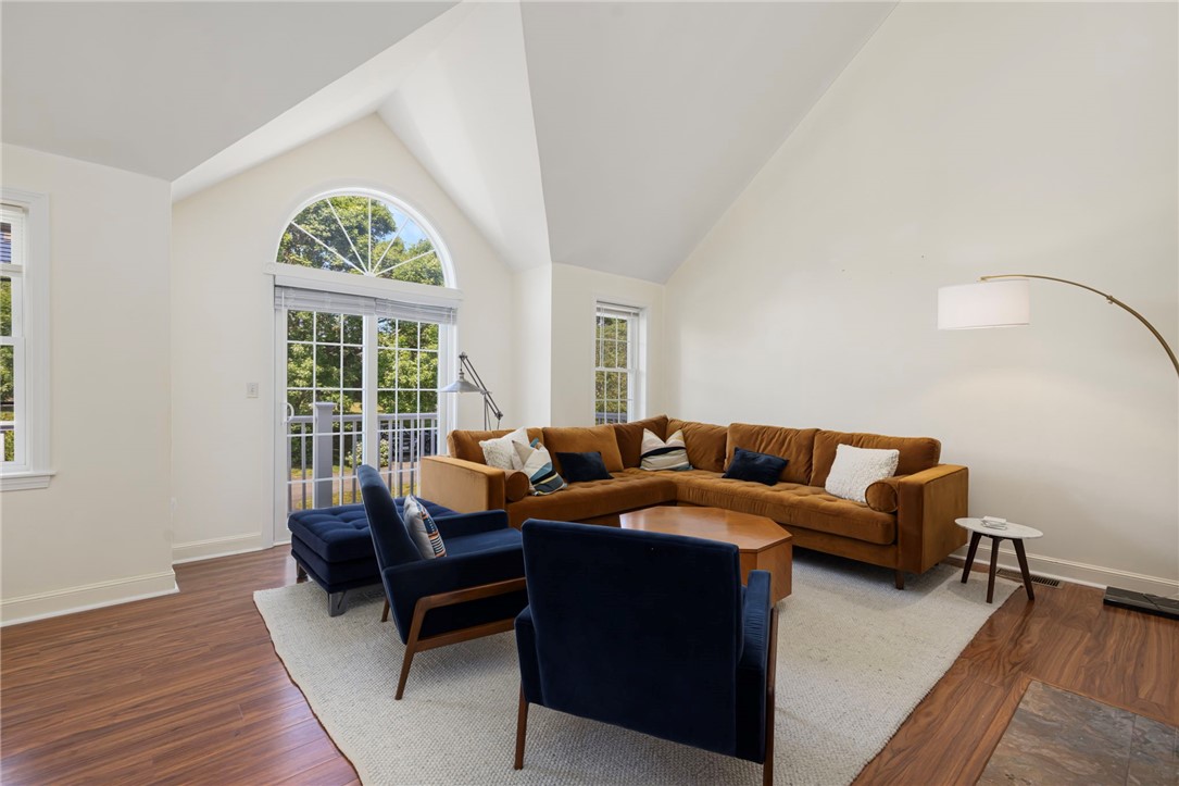 223 Corey Lane Middletown, RI 02842 - Photo 4 of 35