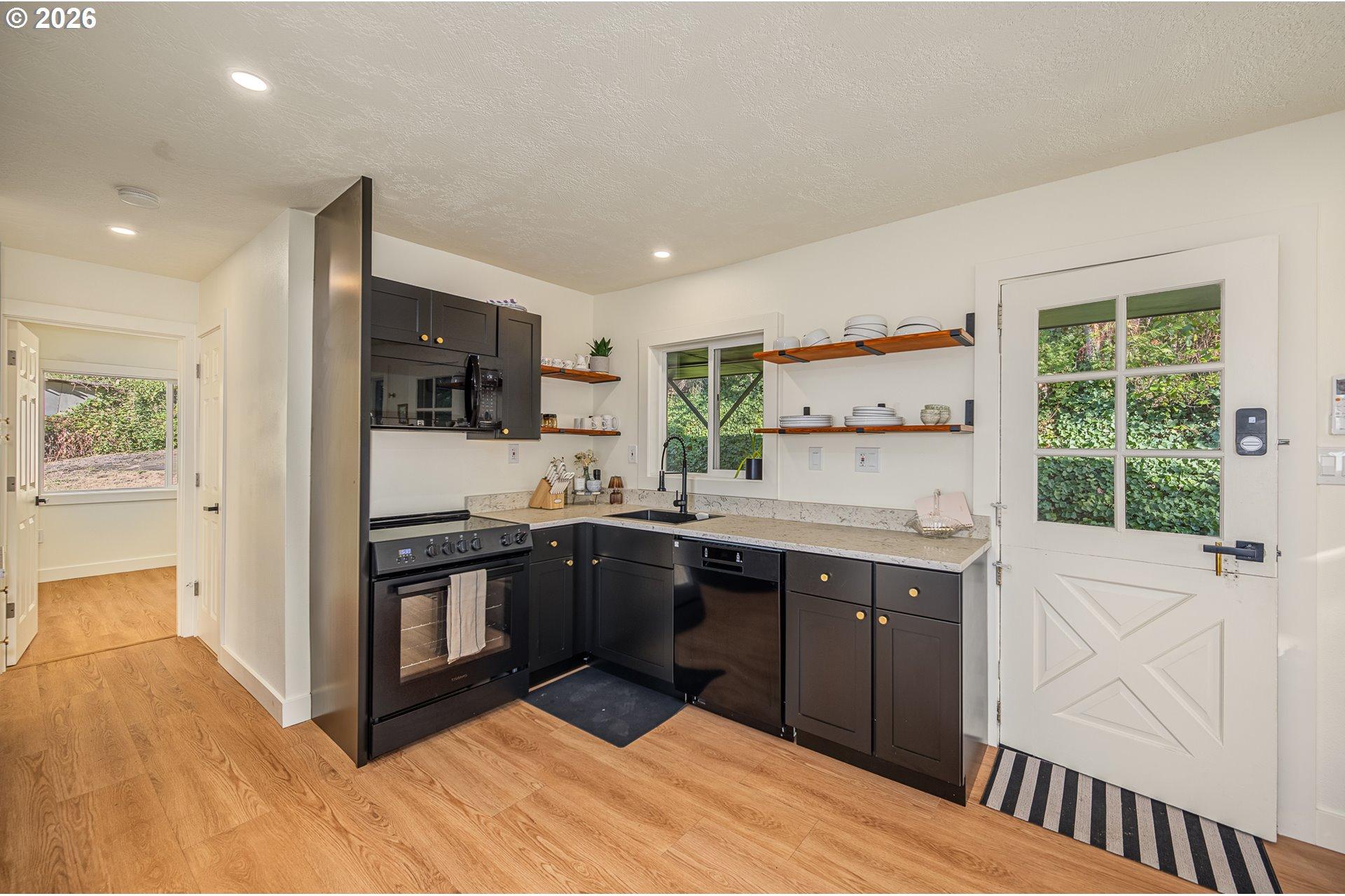 452 South 4th Street Springfield, OR 97477 - Photo 5 of 17 Kitchen