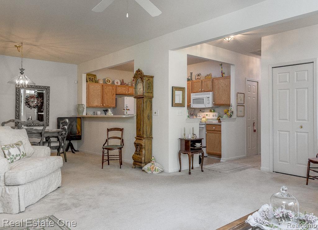 1902 Flagstone Circle, Unit 75 Rochester, MI 48307 - Photo 5 of 19 1902 Flagstone, Rochester MI, Koteles, 08-17-15-966-Edit-Edit.jpg
