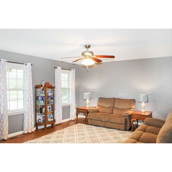 847 Lockmiller Road Winchester, TN 37398 - Photo 5 of 29 a living room with furniture and a flat screen tv
