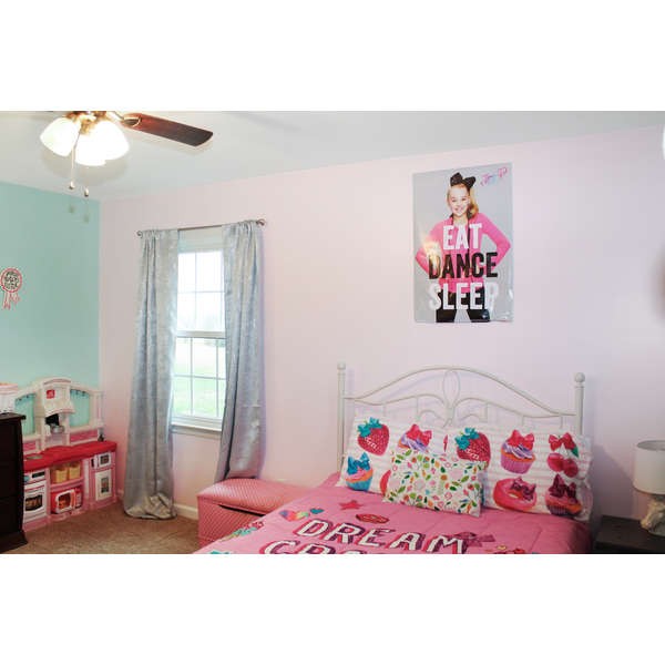 847 Lockmiller Road Winchester, TN 37398 - Photo 8 of 29 a bedroom with a bed and window