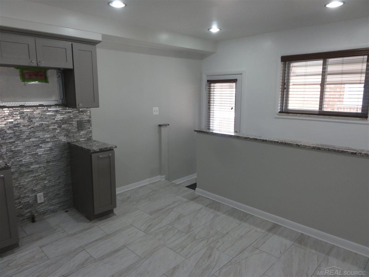 16770 Bell Eastpointe, MI 48021 - Photo 21 of 33 50068423-22.JPG