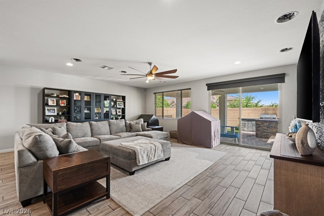 6320 Regina Ridge Street Las Vegas, NV 89149 - Photo 13 of 58