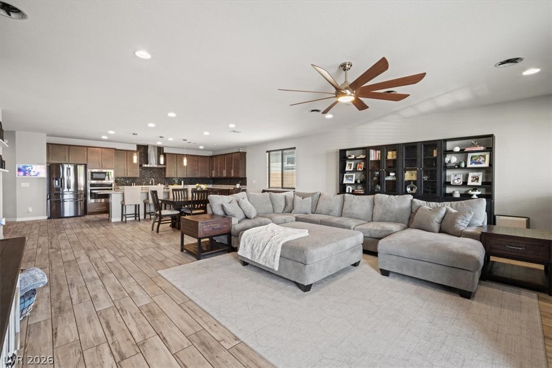 6320 Regina Ridge Street Las Vegas, NV 89149 - Photo 15 of 58