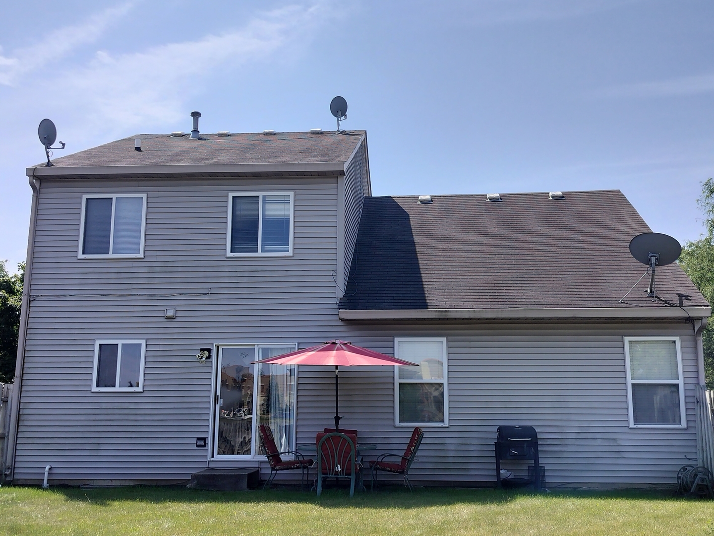 528 Alcott Lane Bolingbrook, IL 60440 - Photo 2 of 15 a view of a house with a backyard and a tub