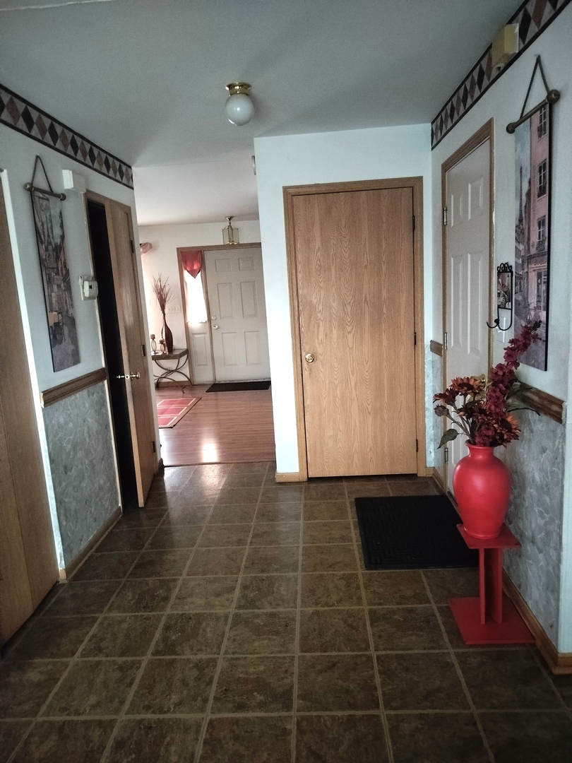 528 Alcott Lane Bolingbrook, IL 60440 - Photo 6 of 15