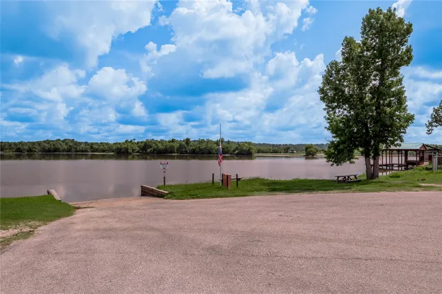 $82,500 | 279 South Oak Lee Drive, Onalaska, TX 77360