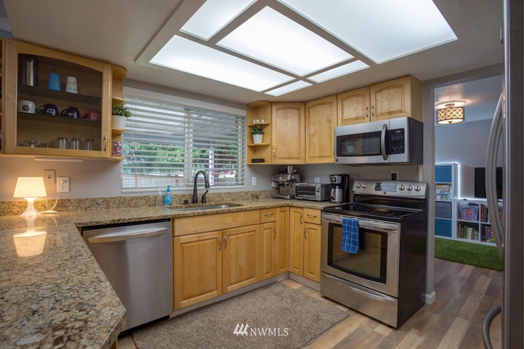 3334 Southwest 334th Street Federal Way, WA 98023 - Photo 8 of 24 Gallery Image 8