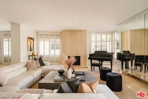 $1,395,000 | 121 South Palm Drive, Unit 401, Beverly Hills, CA 90212