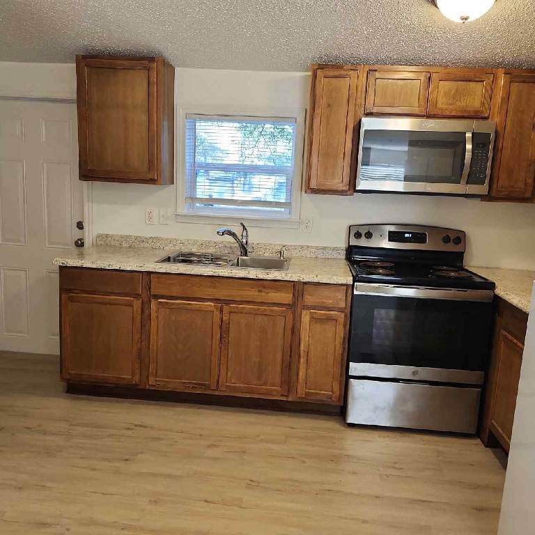85008 Loretta Lane Yulee, FL 32097 - Photo 9 of 30 a kitchen with a sink stove and microwave