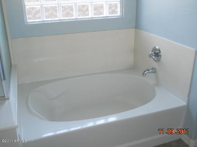 20864 West Ridge Road Buckeye, AZ 85396 - Photo 35 of 37 a bathroom with a bathtub