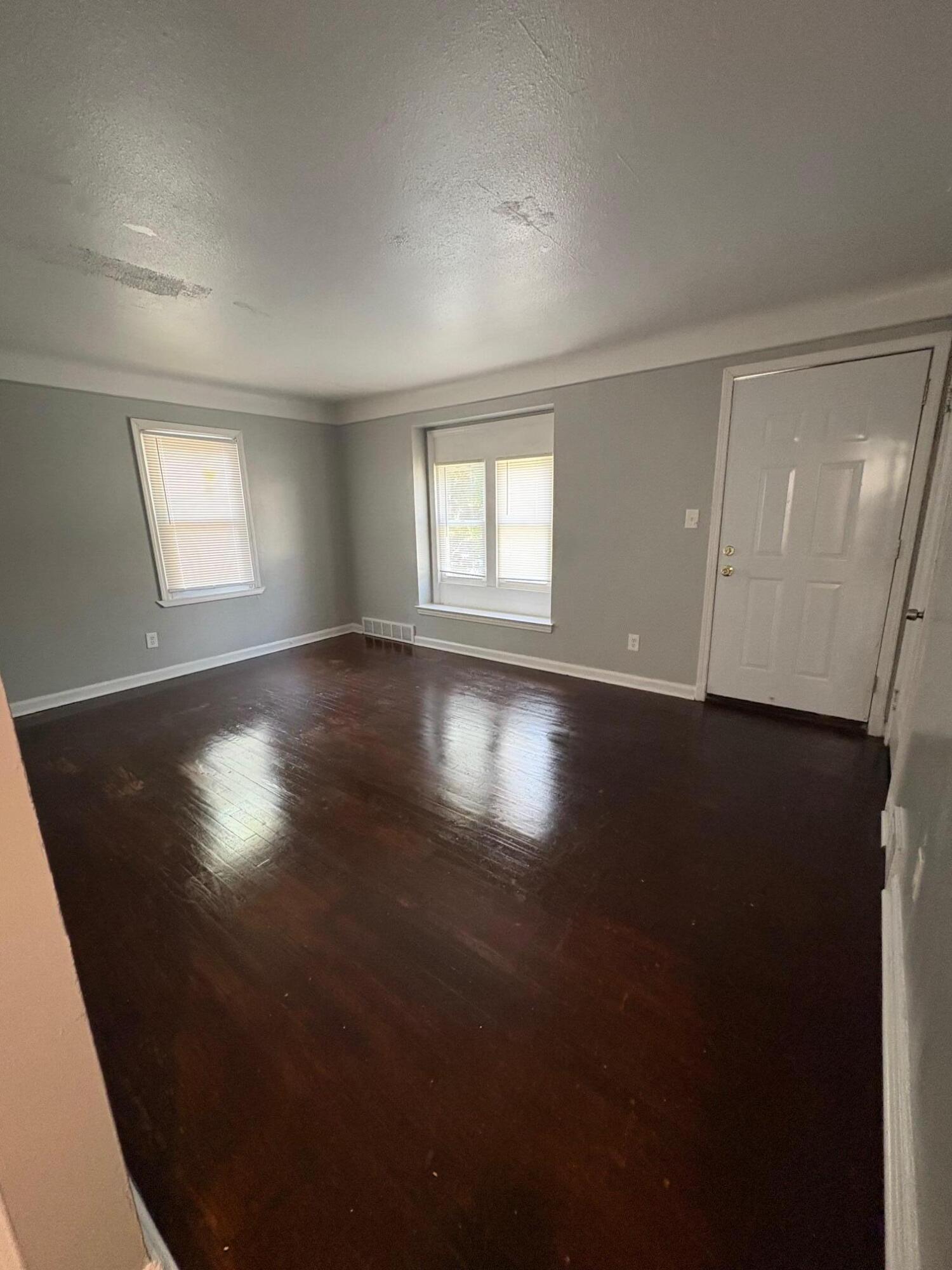 19386 Yonka Street Detroit, MI 48234 - Photo 4 of 10 IMG_1256