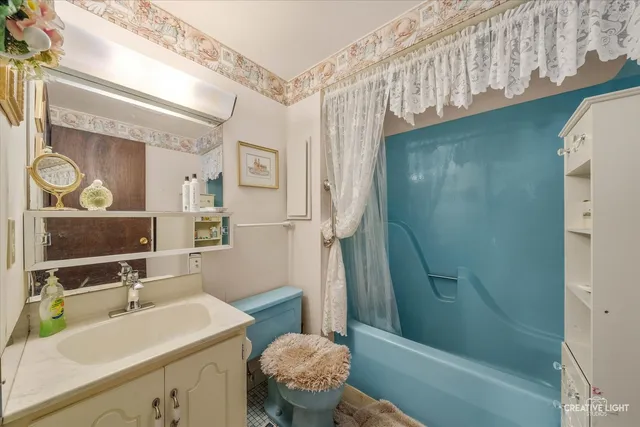 $299,900 | 450 West Market Street, Somonauk, IL 60552