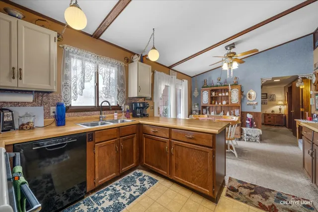 $299,900 | 450 West Market Street, Somonauk, IL 60552