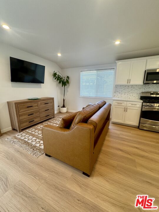 132 North Carson Road, Unit A Beverly Hills, CA 90211 - Photo 5 of 13