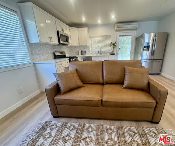 $3,700 | 132 North Carson Road, Unit A, Beverly Hills, CA 90211