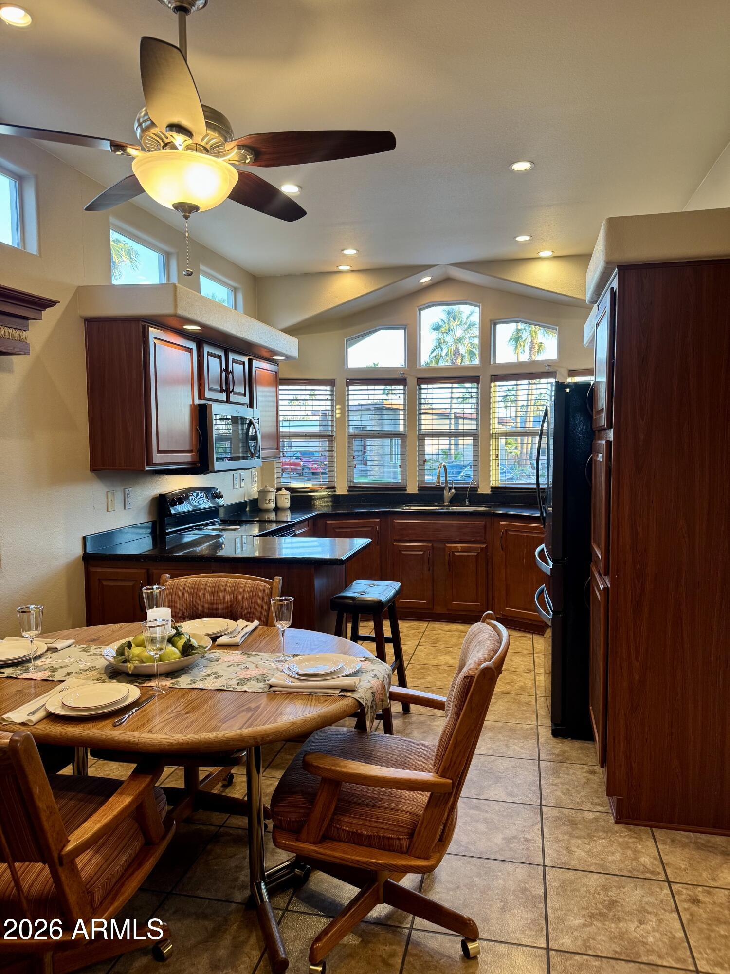 128 Aztec, Unit 214 Mesa, AZ 85205 - Photo 4 of 33 dining area