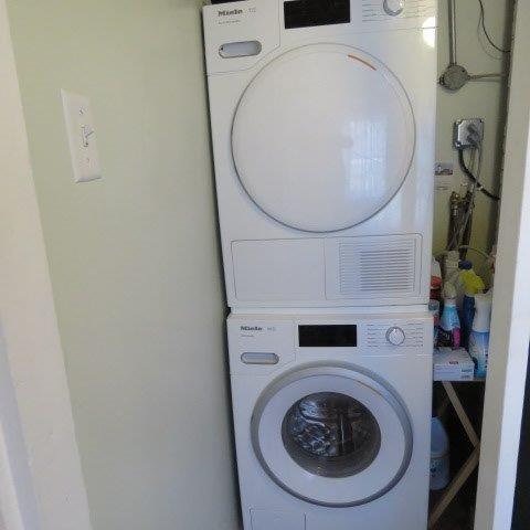 1 Old Port Road Kennebunk, ME 04043 - Photo 29 of 29 28 High end washer- heat pump dryer