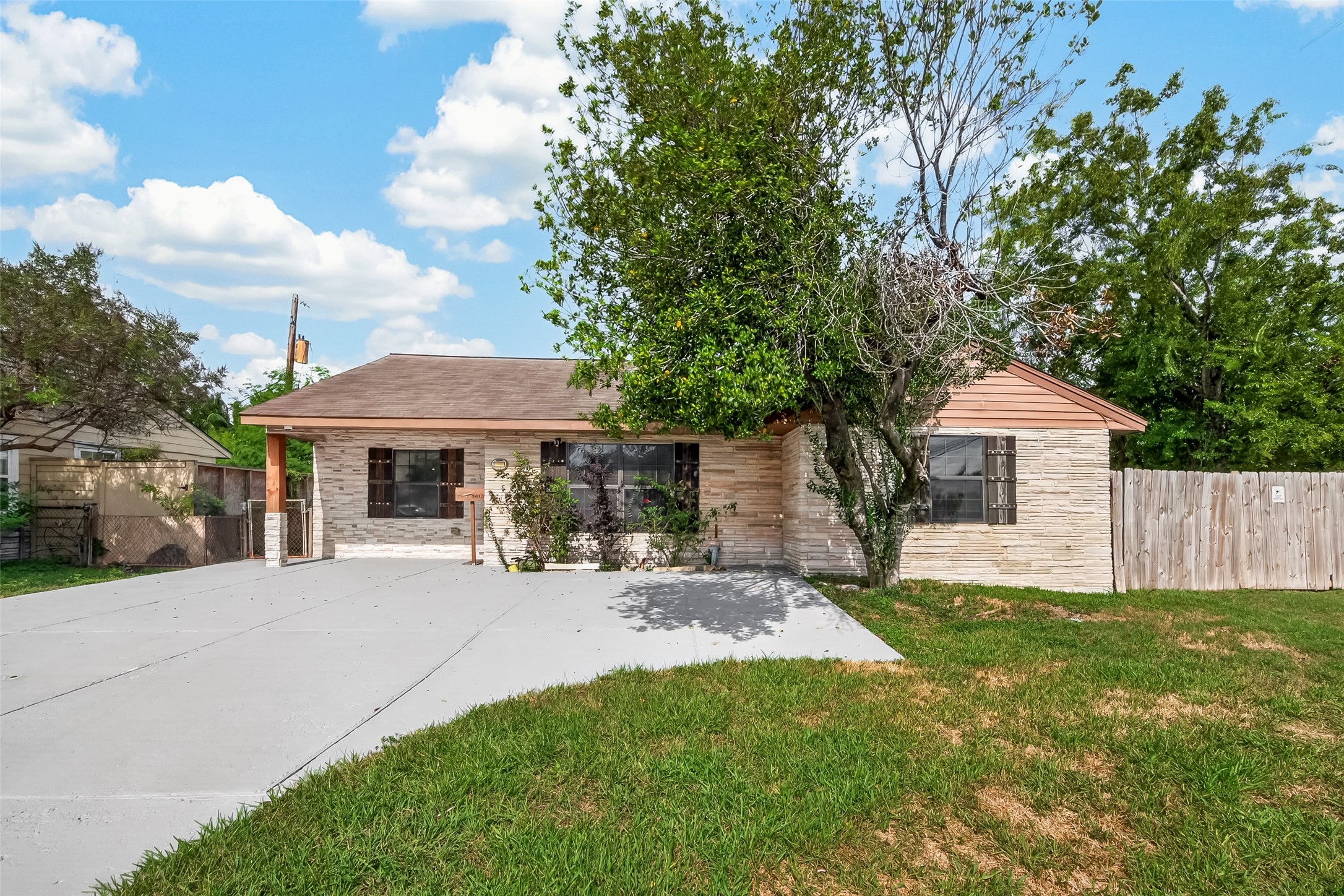 8402 Bascom Street Houston, TX 77055 - Photo 1 of 40 Gallery Image 1