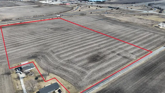 a view of a bath room
