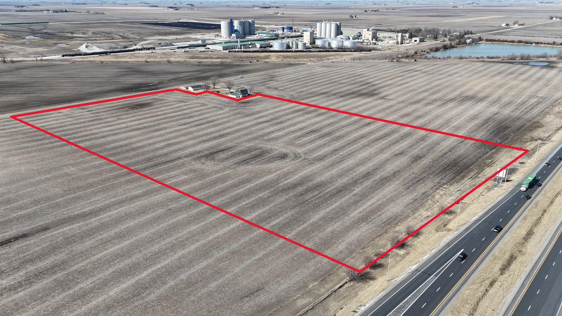 1730 North 600 East Road Gilman, IL 60938 - Photo 4 of 5 a view of a wooden floor