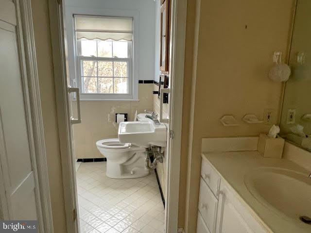 6211 Madawaska Road Bethesda, MD 20816 - Photo 20 of 24 a bathroom with a sink toilet and shower