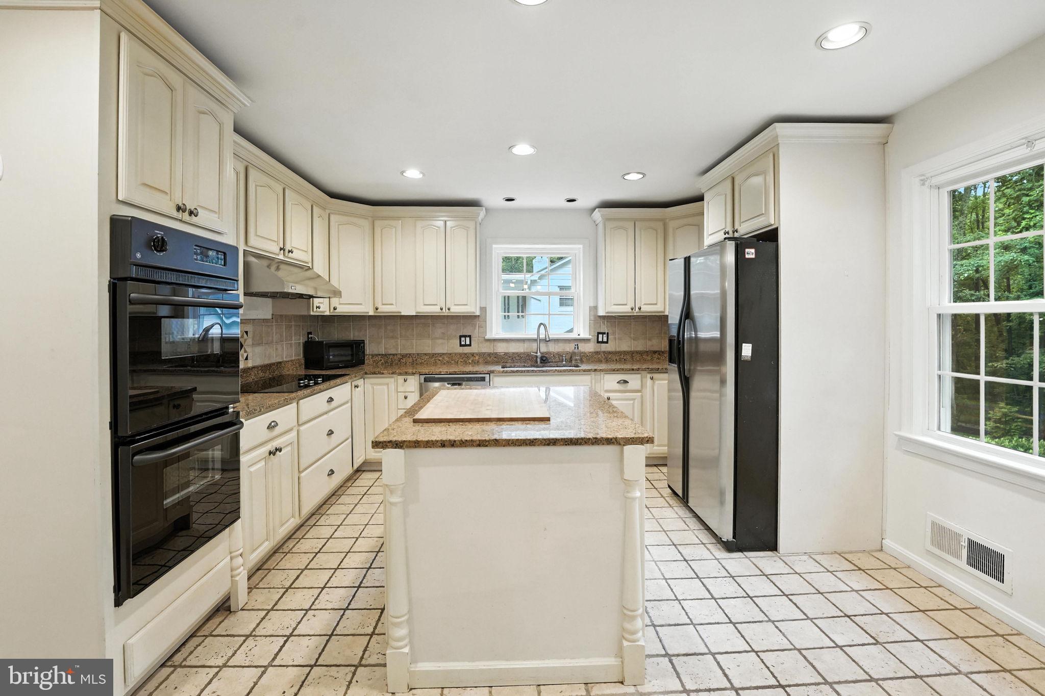 12134 Stirrup Road Reston, VA 20191 - Photo 11 of 57