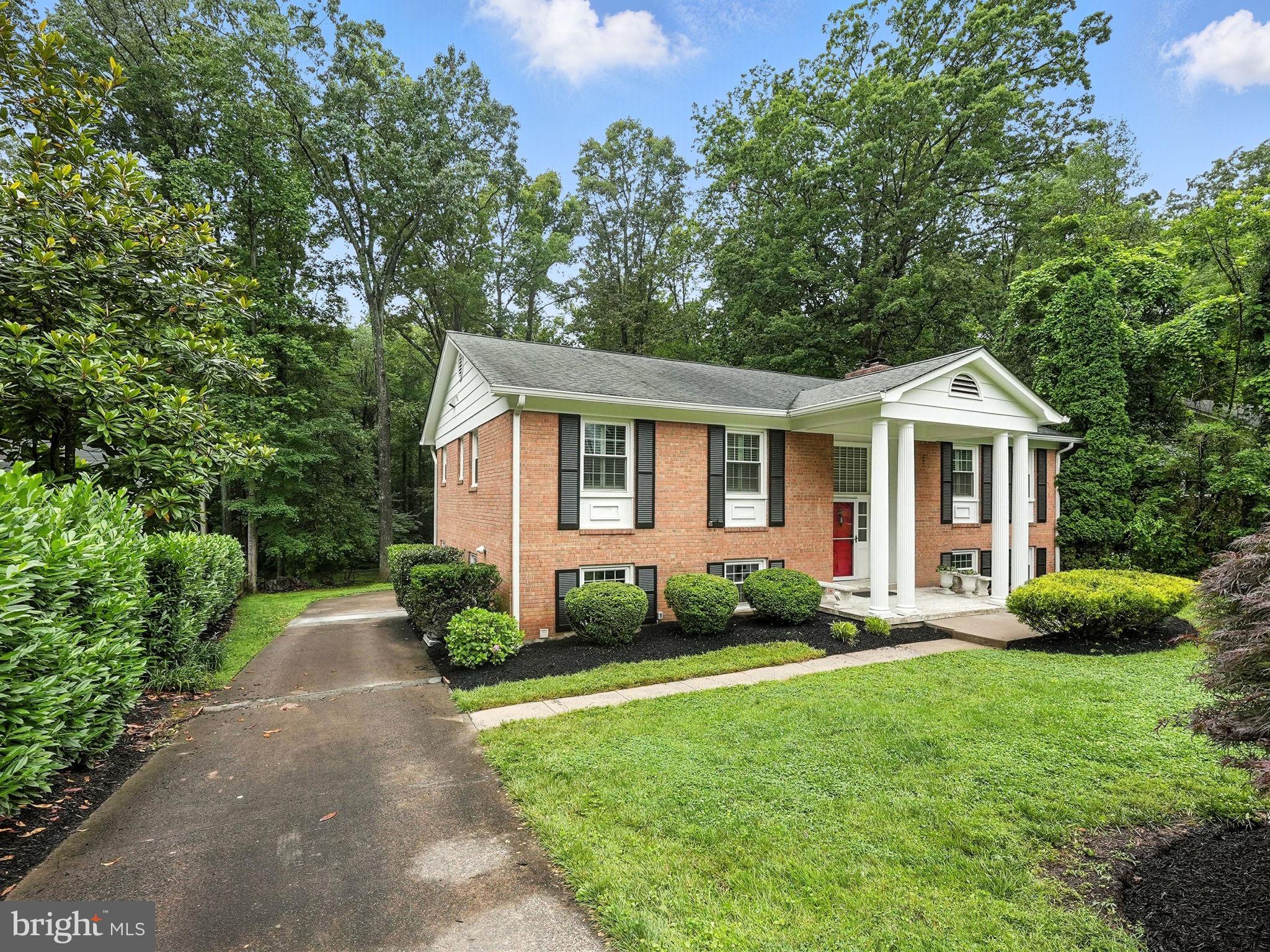 12134 Stirrup Road Reston, VA 20191 - Photo 3 of 57