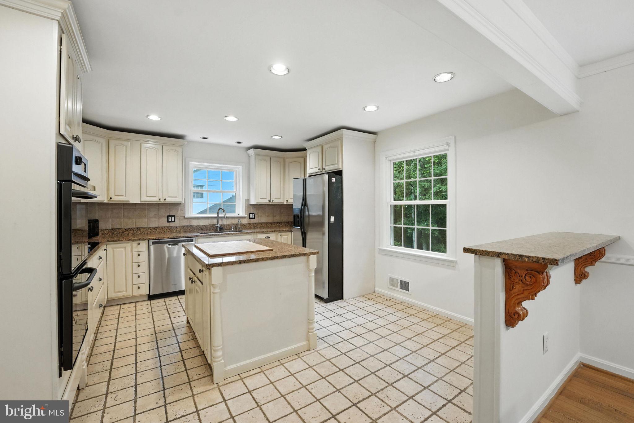 12134 Stirrup Road Reston, VA 20191 - Photo 10 of 57