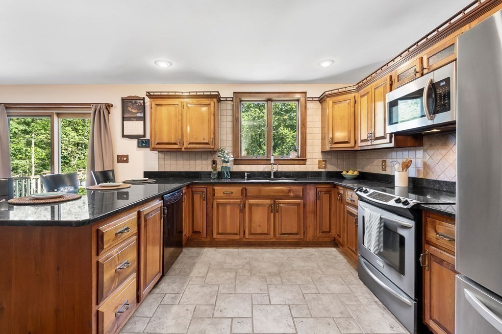 34 Kimball Road Amesbury, MA 01913 - Photo 4 of 41 Gallery Image 4